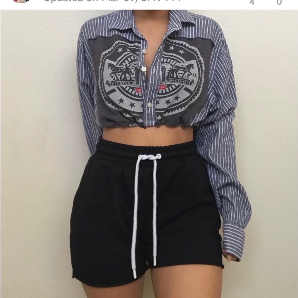 Long sleeve crop top size small